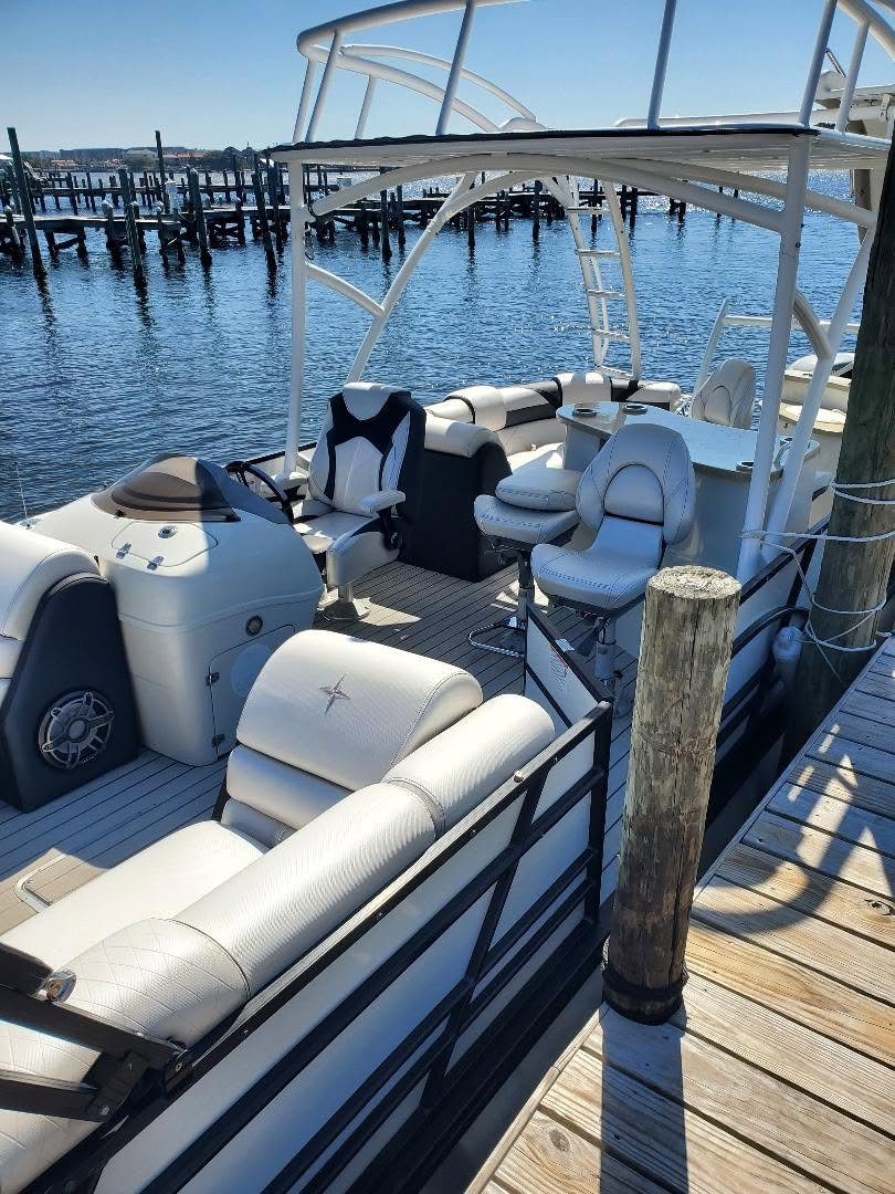 Double-decker pontoon at the dock